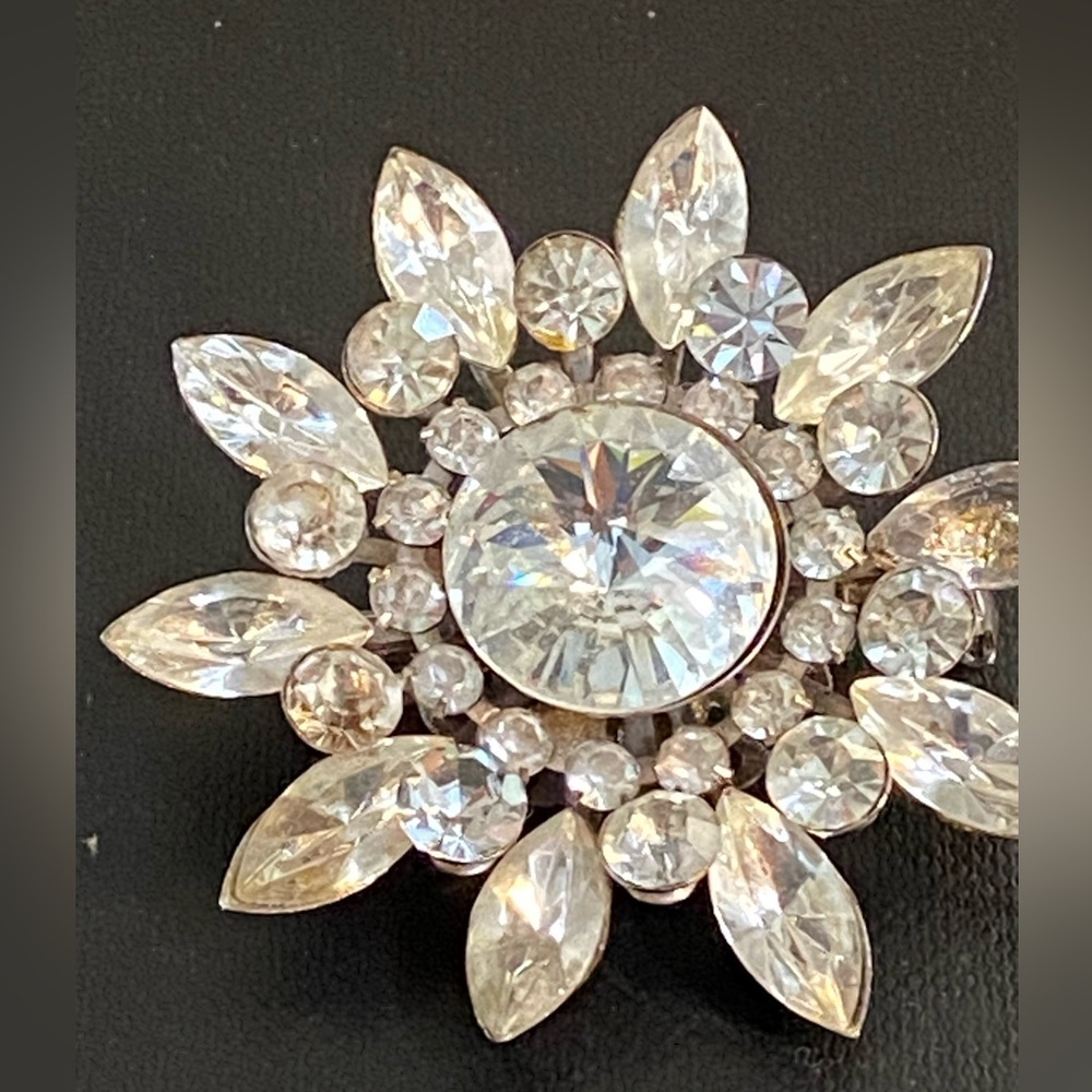 Vintage 1960’s Clear Rhinestone Brooch.